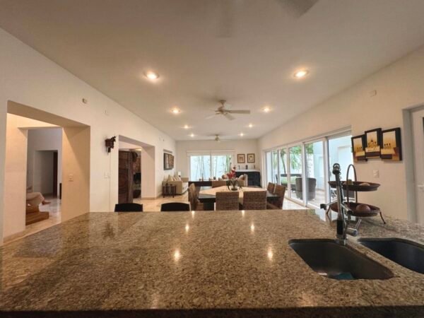 casa front lake f17