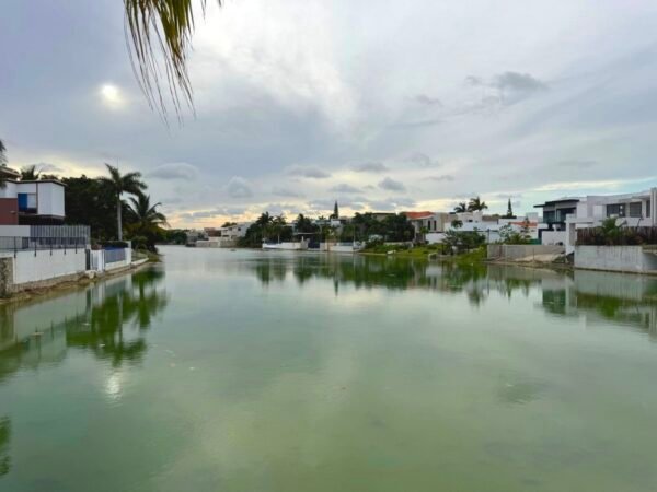 casa front lake f17