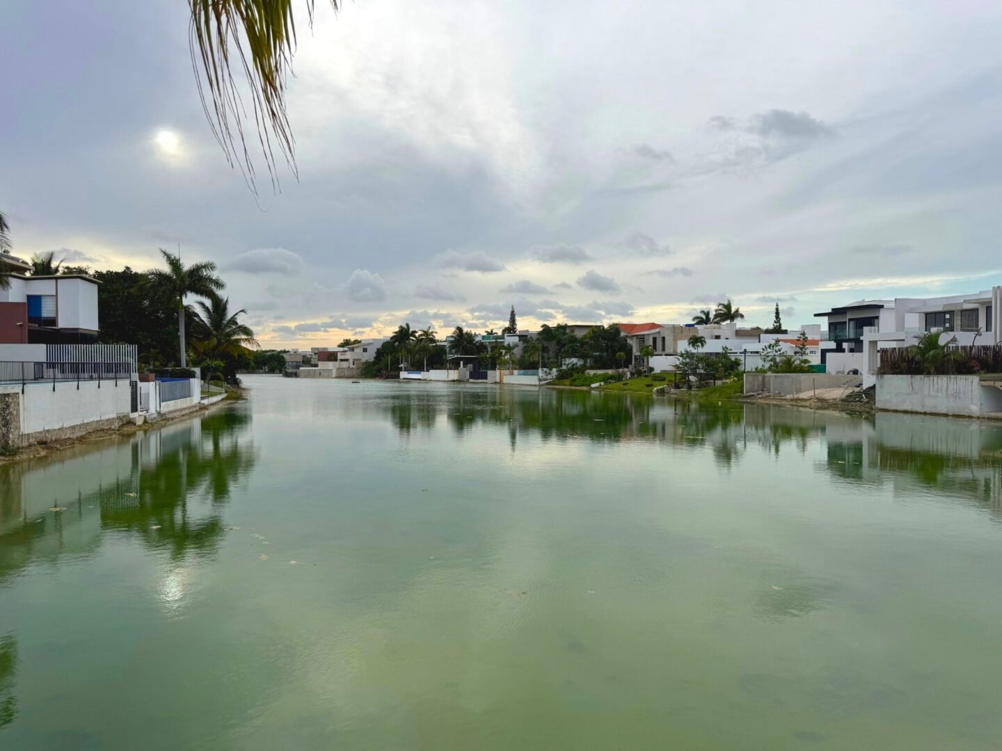 casa front lake f17