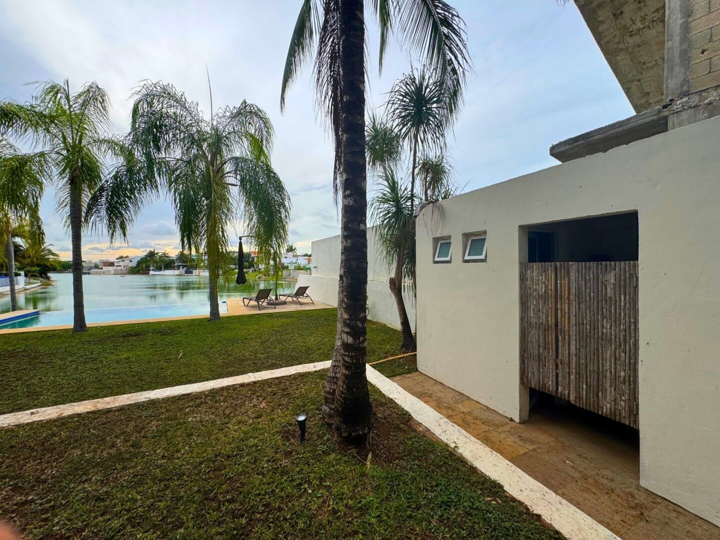 casa front lake f17