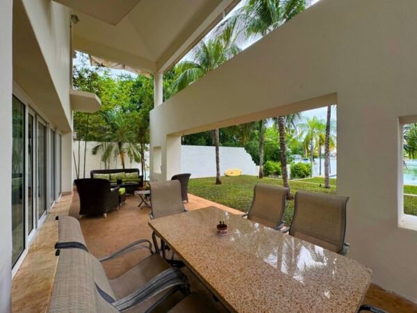 casa front lake f17