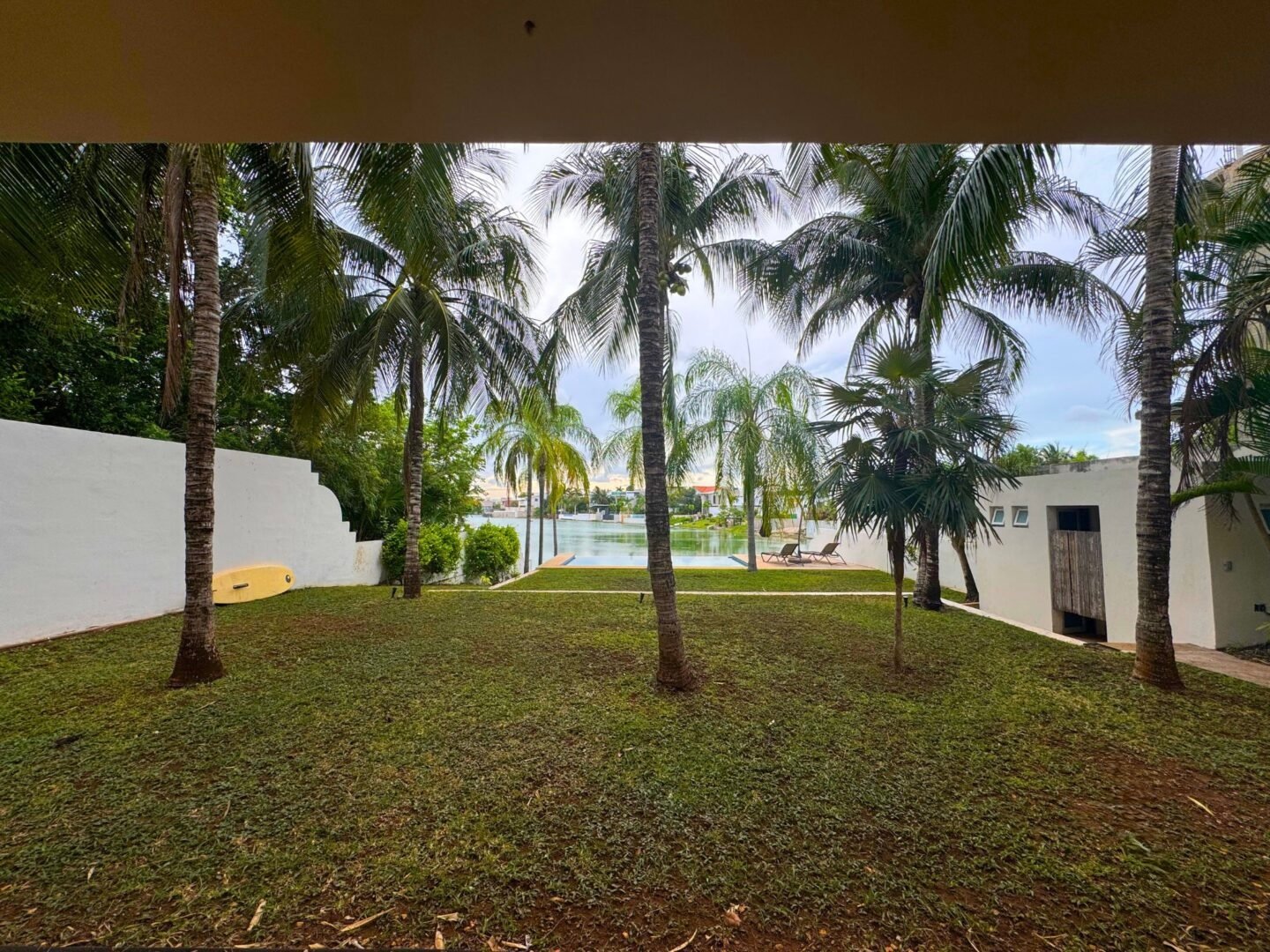 casa front lake f17