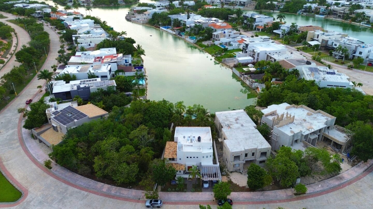 casa front lake f17